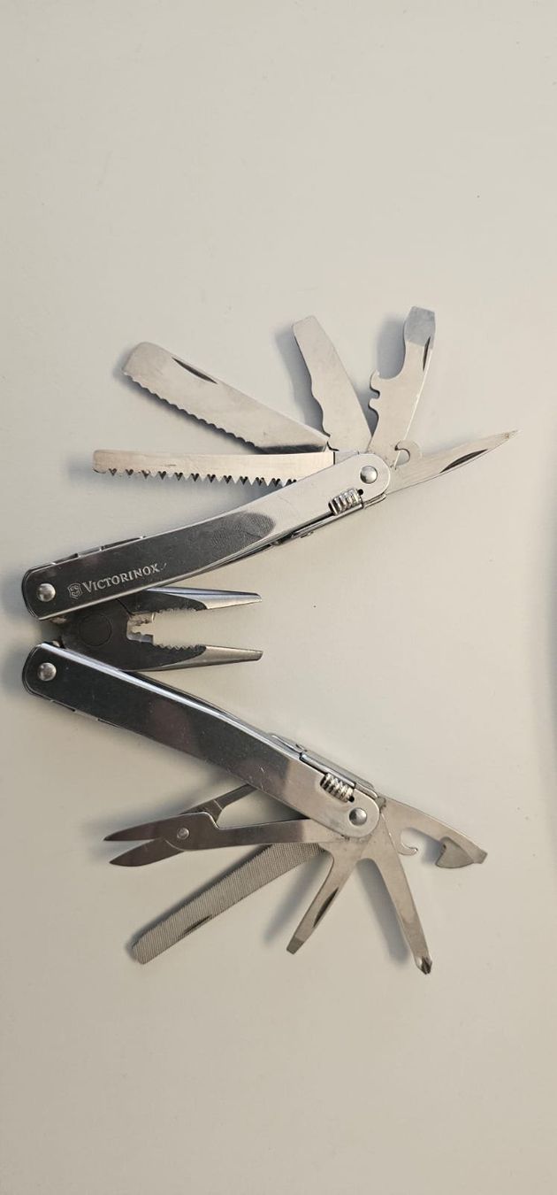 Victorinox Tous les outils: Victorinox Multitool mit Bits und Etui guter Zustand – D'occasion à Worben par Quest 9