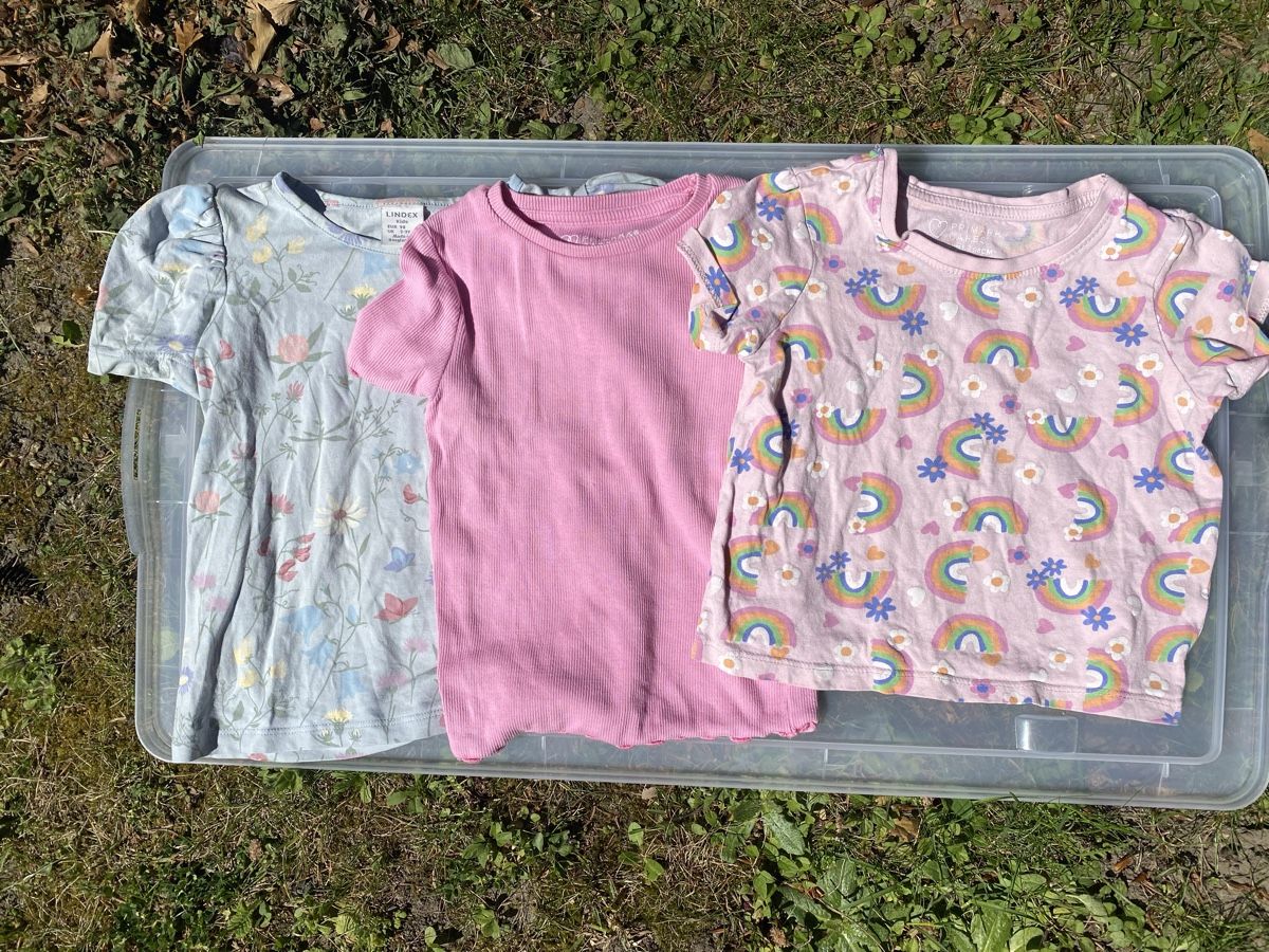 Lotti & Set di vestiti: Kleiderpaket 16-teilig 98/104 – Usato da Pieterlen venduto da joanabla