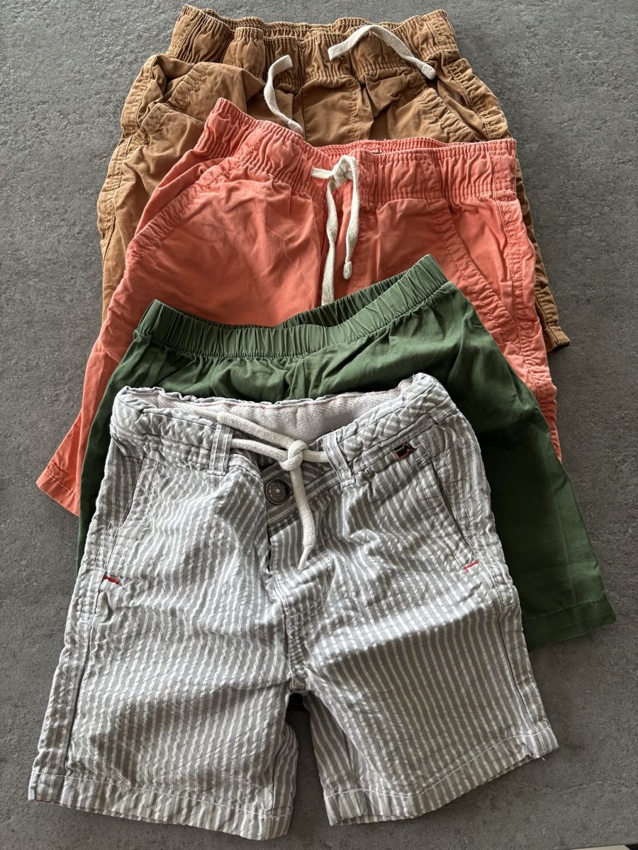 Lotti & Set di vestiti: 4 shorts 90-97cm – Usato da Chapelle-s-Moudon venduto da vanesso
