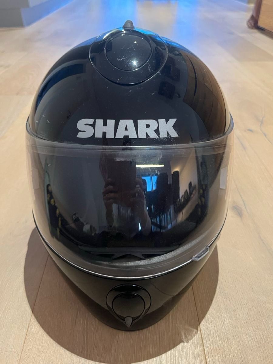 Casques & visières: SHARK Full-Face Motorcycle Helmet - Size Medium - Black – D'occasion à Cham par Ignifer