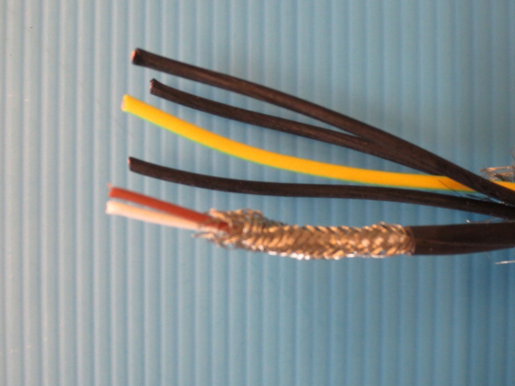 Cavi: 30m geschirmtes Kabel 4x1.5mm2+ 2x0,5mm2 – Nuovo e nell'imballaggio originale da Sulz LU venduto da Elektrofachverkauf 3