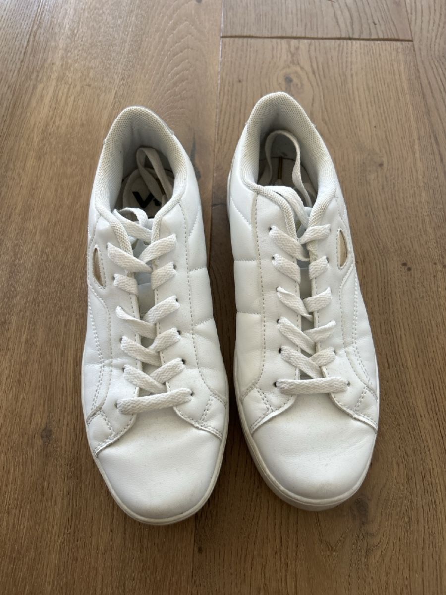 Dosenbach Scarpe da donna: Vty Sneaker weiss Grösse 38 – Usato da Fischbach- Göslikon venduto da Rommel 1