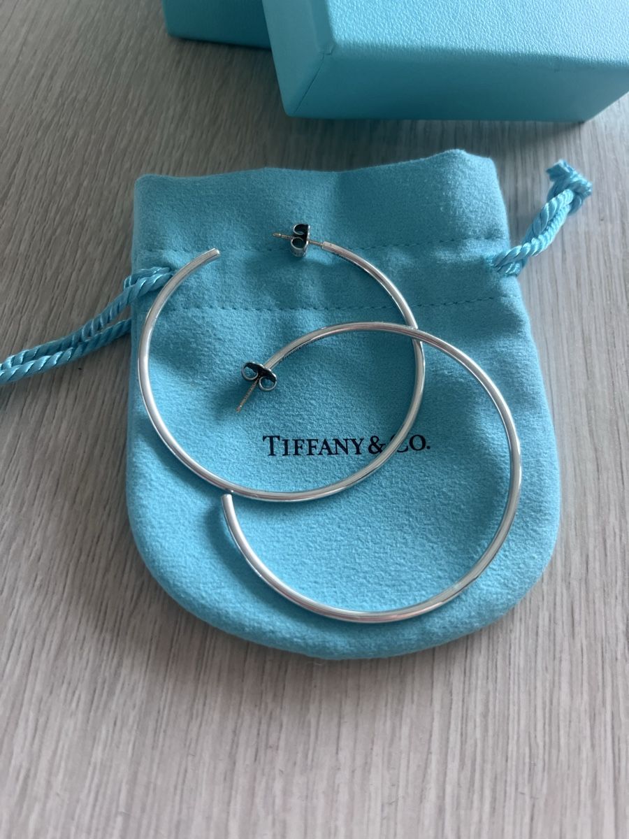Tiffany & Co. Ohrringe & -stecker: Tiffany & Co. Creolen Silber – Neu (gemäss Beschreibung) aus Zürich von StavesBest
