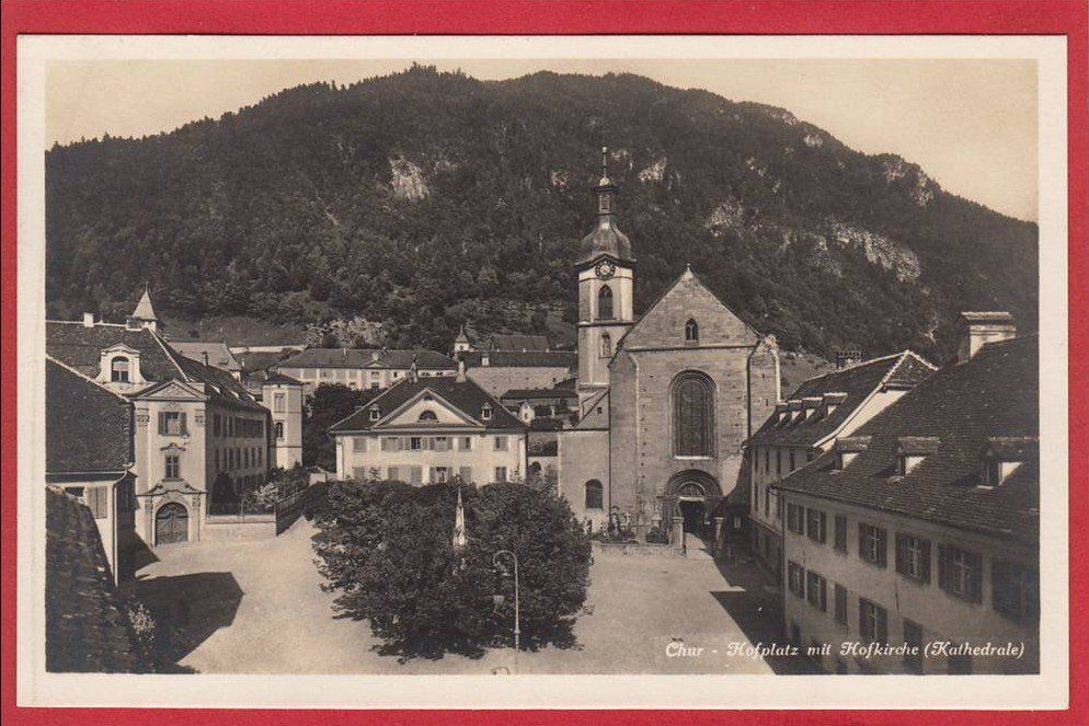 Cartoline postali: CHUR HOFPLATZ MIT HOFKIRCHE – Usato da Grüningen venduto da Kartenlaube