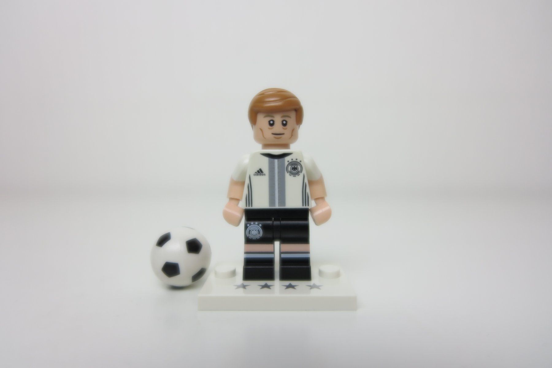 Lego Giocattoli: LEGO Minifigur CMF DFB Toni Kroos – Nuovo (secondo la descrizione) da Ostermundigen venduto da RG-Collector