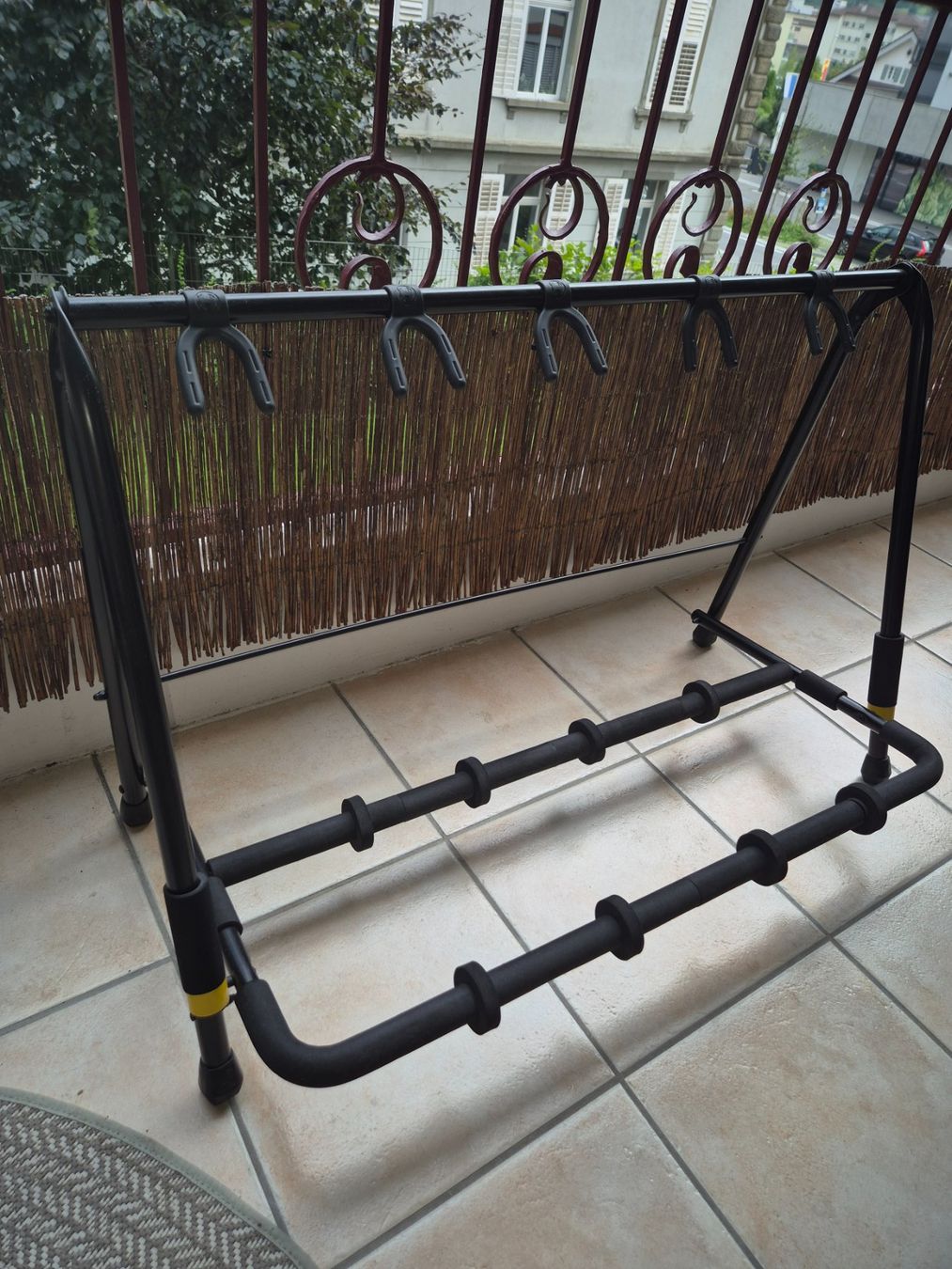 Hercules Supports pour instruments & partitions: Gitarrenständer Hercules 5 Gitarren – Neuf (Voir description) à Horw par ClHe01