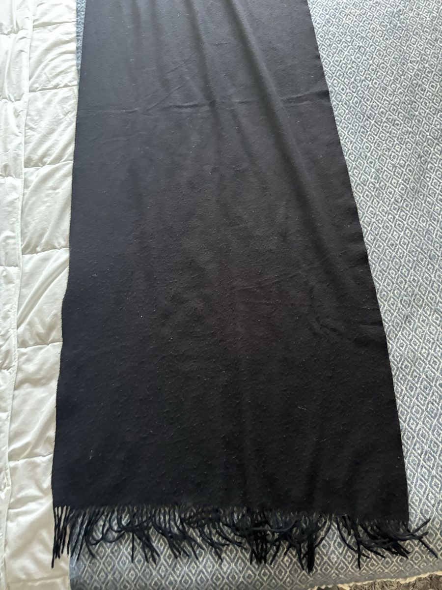 Foulard & Sciarpe: Warm Winter Scarf: Luxurious Black Cashmere, Excellent – Usato da Zürich venduto da the_hwh7 2