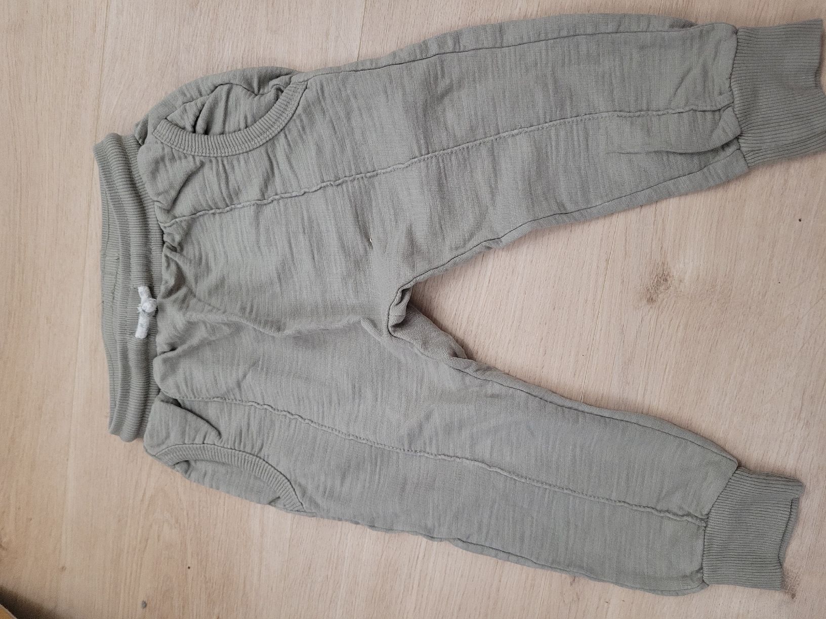 Zara Pantaloni: Hose Gr. 104 – Usato da Lupsingen venduto da sta_wgg5