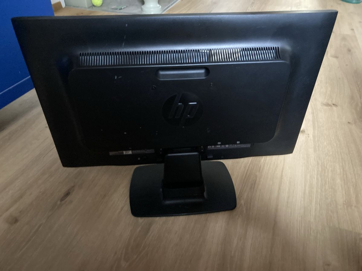 Hewlett Packard Monitore: HP Compaq LE2202x - schöner Bildschirm – Gebraucht aus Wichtrach von Queensparkunite 1