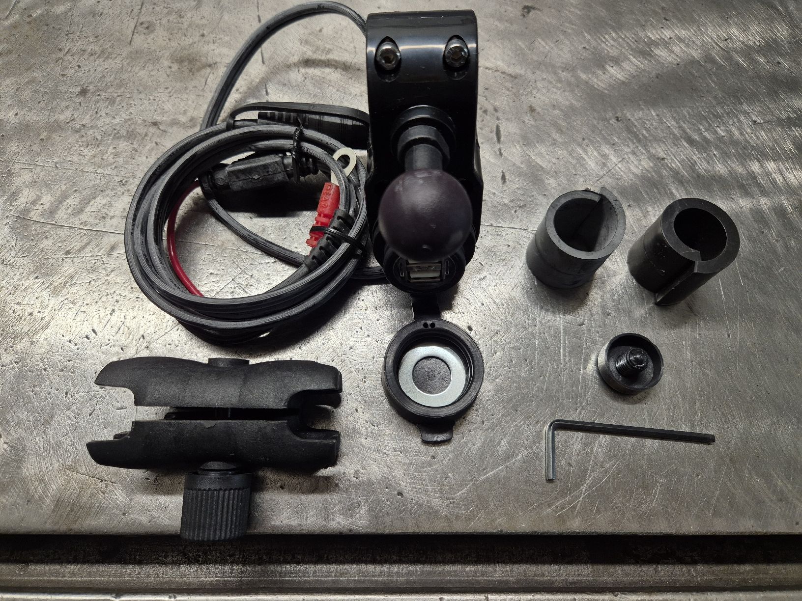 Staffe: Support téléphone pour moto – Nuovo e nell'imballaggio originale da Le Locle venduto da CHEGUA 2