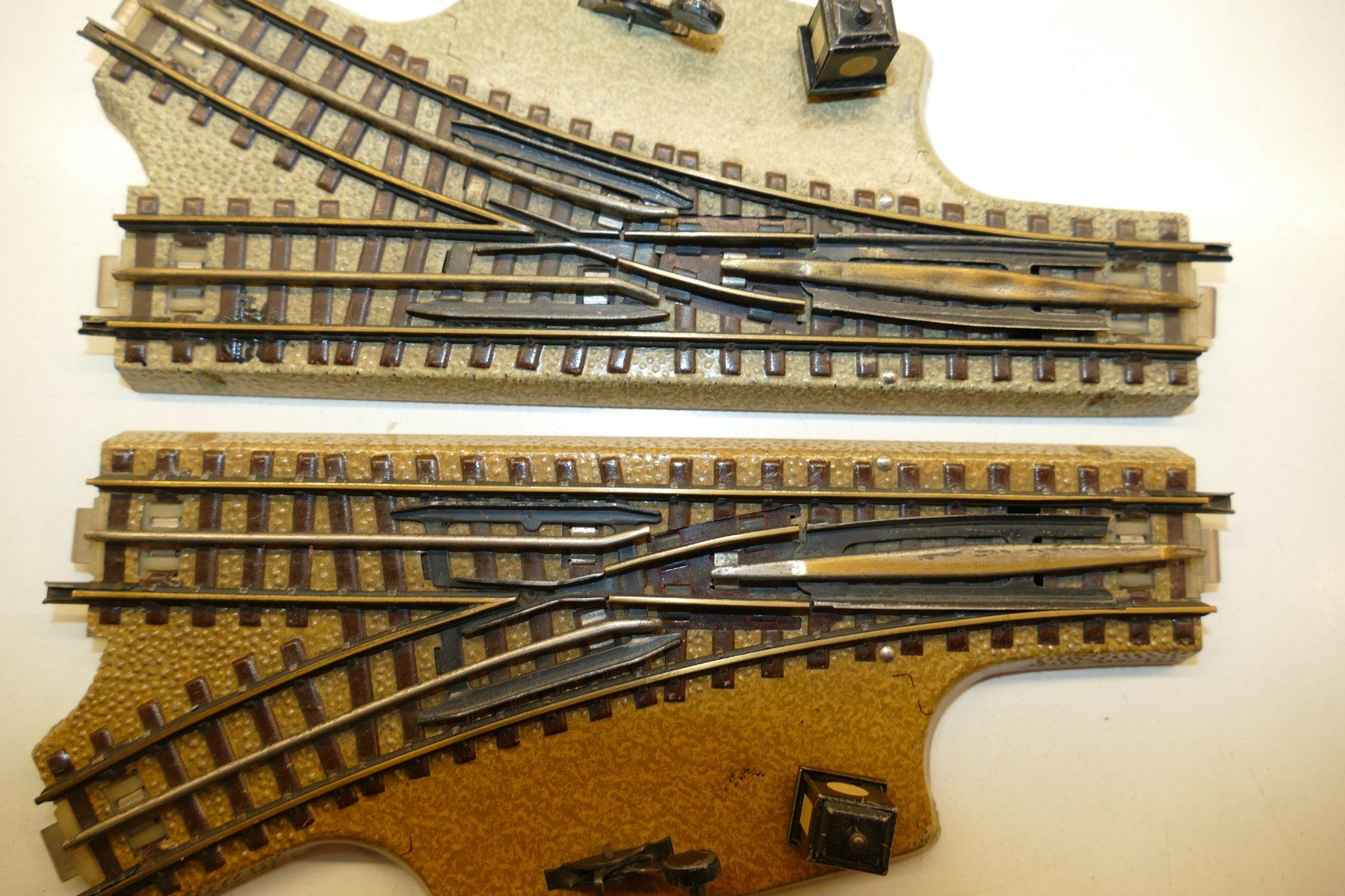 Märklin Modellini di ferrovie: Märklin H0: Uraltgleis-Handweichenpaar Einheit 2 – Usato da Niederhasli venduto da rail-duerst 1