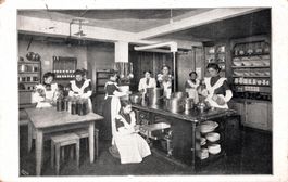 Haushaltungsschule St. Gallen. Frauen beim Kochen