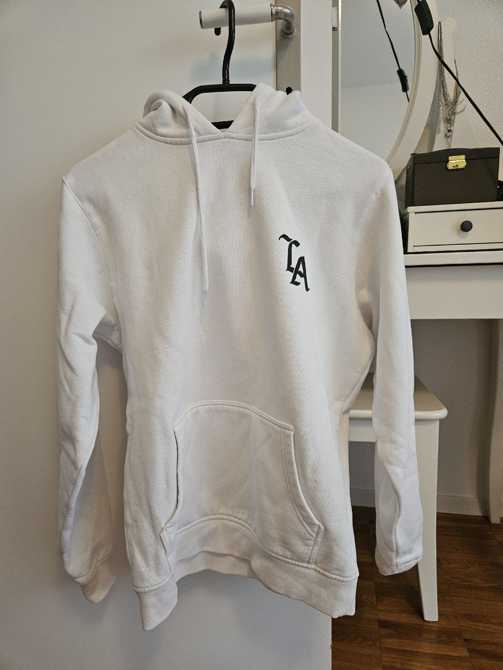 Maglioni & Felpe: weisse Hoodie – Usato da Kilchberg ZH venduto da tan_g9ny