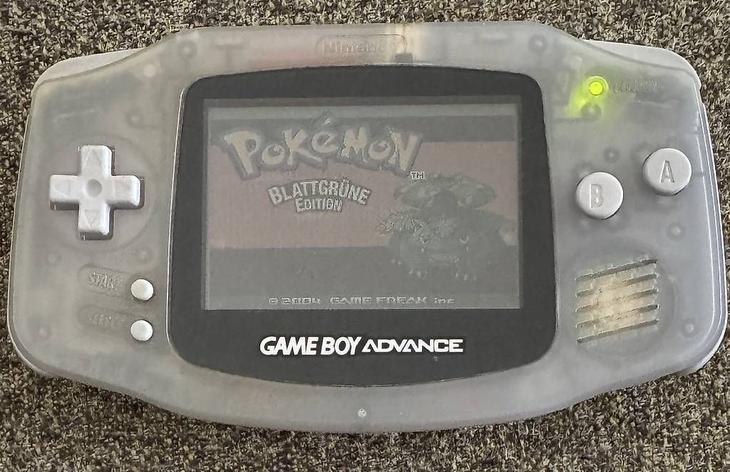 Nintendo Konsolen: Gameboy Advance + Pokemon Blattgrün Original – Gebraucht aus Volketswil von IT-Mac