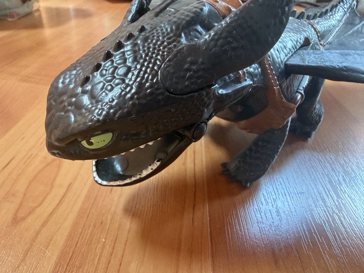Giocattoli: Toothless Drache Actionfigur mit beweglichen Flügeln – Usato da Ottenbach venduto da madsurgeon 1