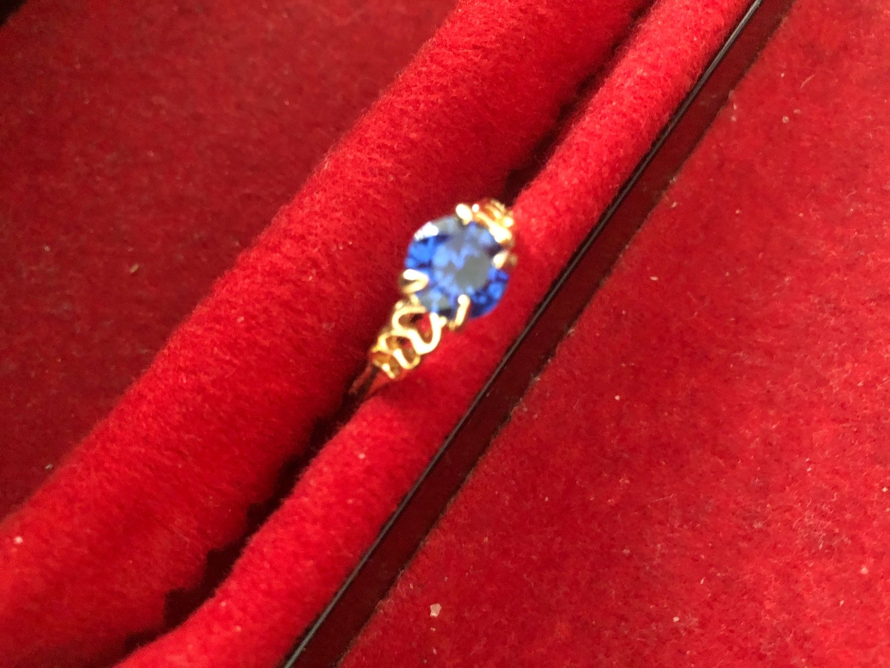 Anelli: Goldener Ring mit blauem Stein – Nuovo (secondo la descrizione) da Eschenz venduto da glaro14