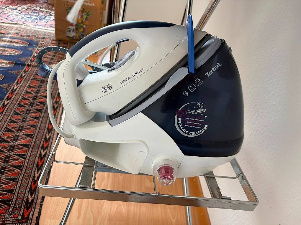 Tefal Fers à repasser: Centrale vapeur Tefal Express Compact + Table à repasser – D'occasion à Bulle par oga_r8mh 1