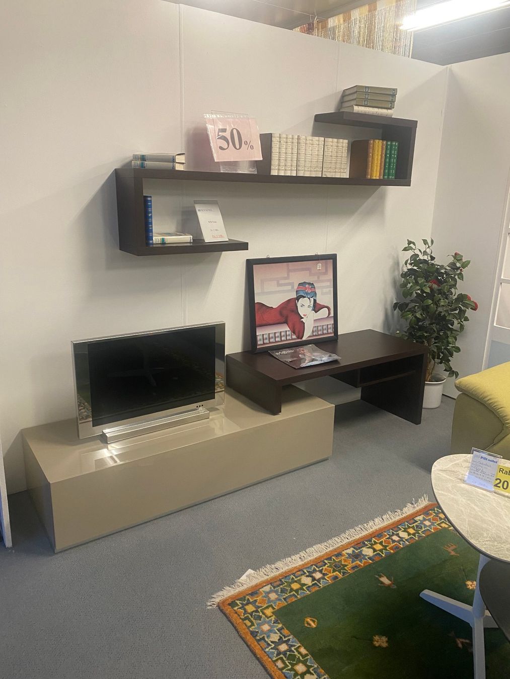 Mobili TV: Wohnwand NEU hochglanz - Eiche – Nuovo (secondo la descrizione) da Ettingen venduto da inf_vhc7