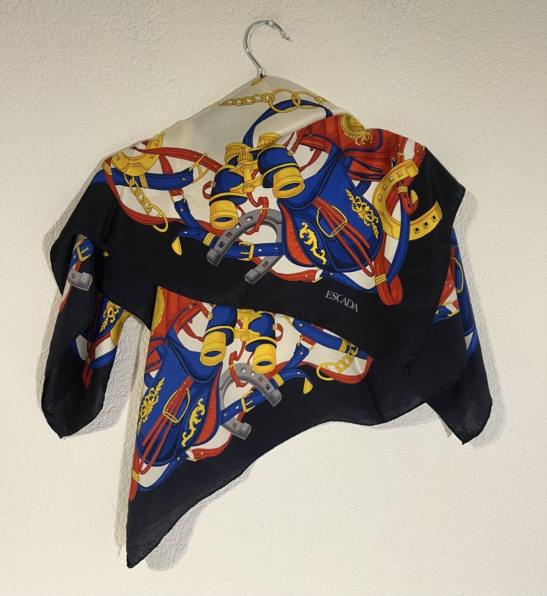 Escada Foulards & écharpes: Foulard Escada vintage – D'occasion à St-Pierre-Clages par ste_xk6p 3