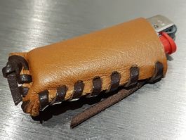 Handgefertigtes Mass-Lederetui für kleines Bic Feuerzeug