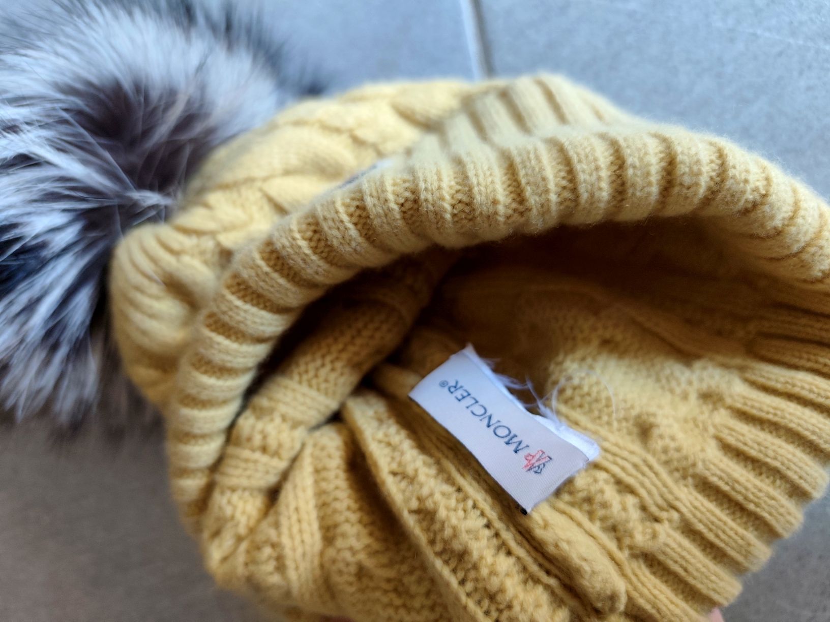 Moncler Copricapi, berretti & cappellini: Moncler Bonnet – Nuovo (secondo la descrizione) da Martigny venduto da Seuph-g23 2