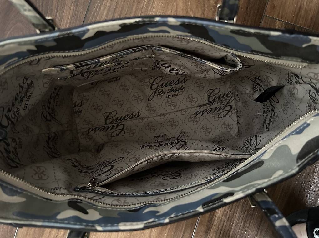Sacs femmes: Guess Tasche  – D'occasion à Attinghausen par MelanieIneichen 2