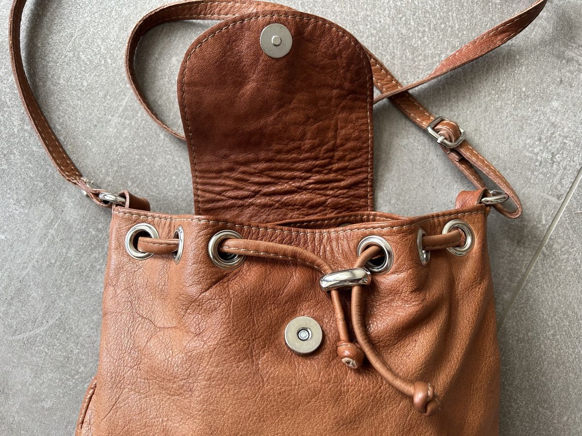 Taschen für Damen: HERZIGES LEDER - UMHÄNGETÄSCHLI NEU & WEICH – Neu (gemäss Beschreibung) aus Nidfurn von cejeisda 2