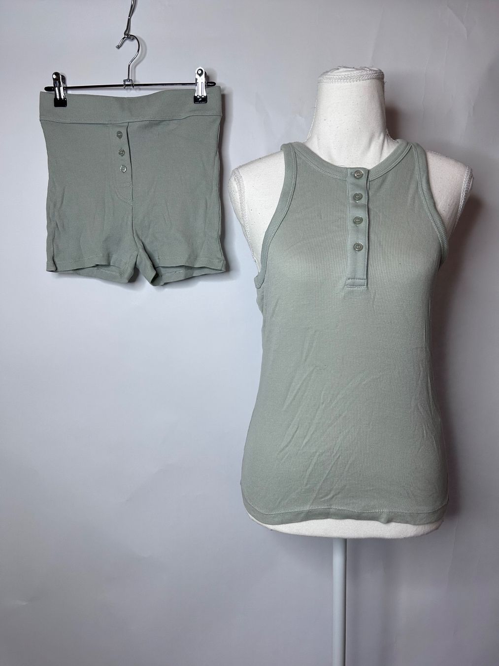 H&M Kleiderpakete: H&M Top und Shorts Set – Gebraucht aus St. Gallen von look-twice