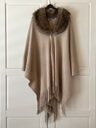 Poncho beige mit Kunstfell