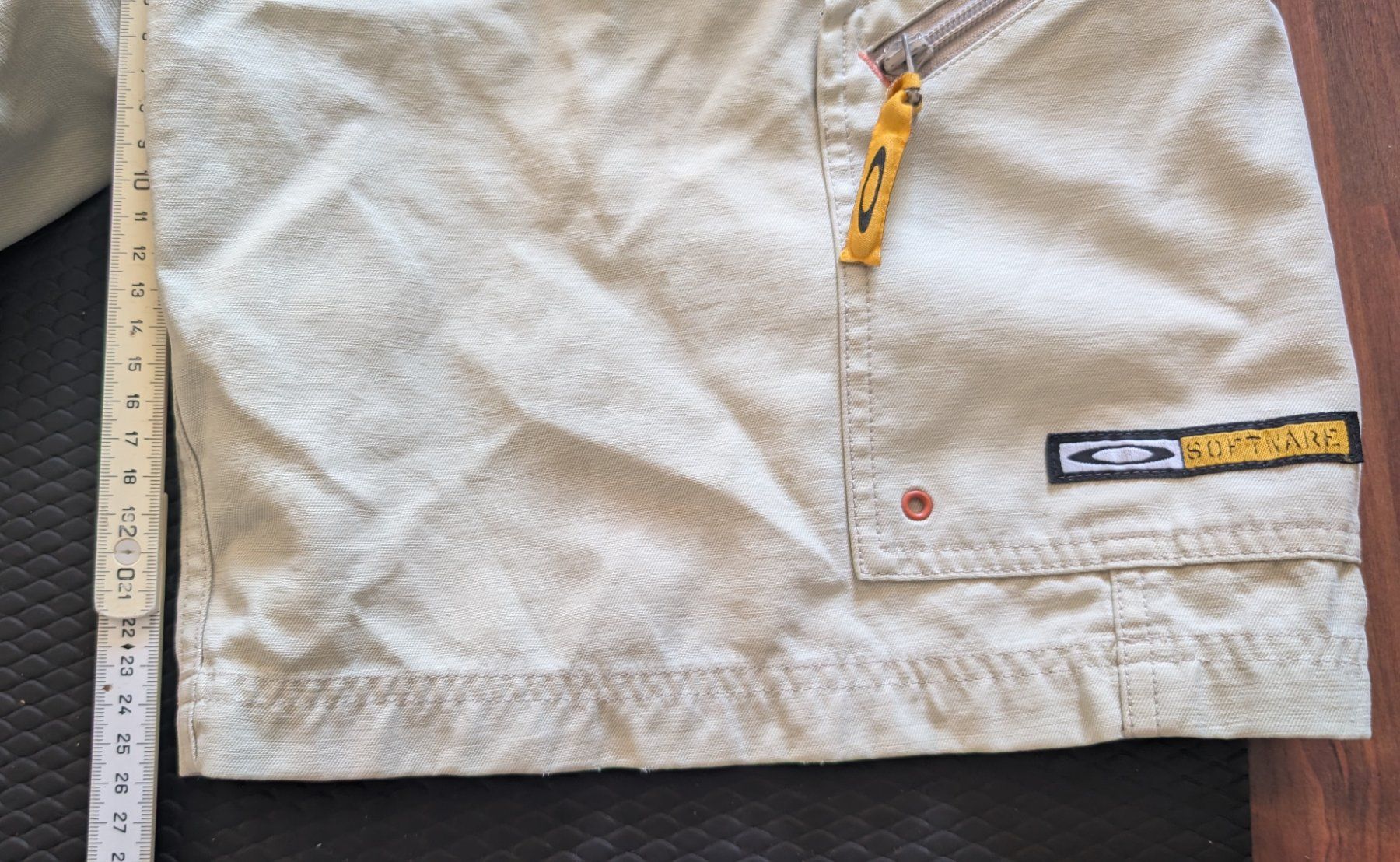 Oakley Hosen: Short Oakley L – Gebraucht aus COTTENS VD von Lunaebuyers 1