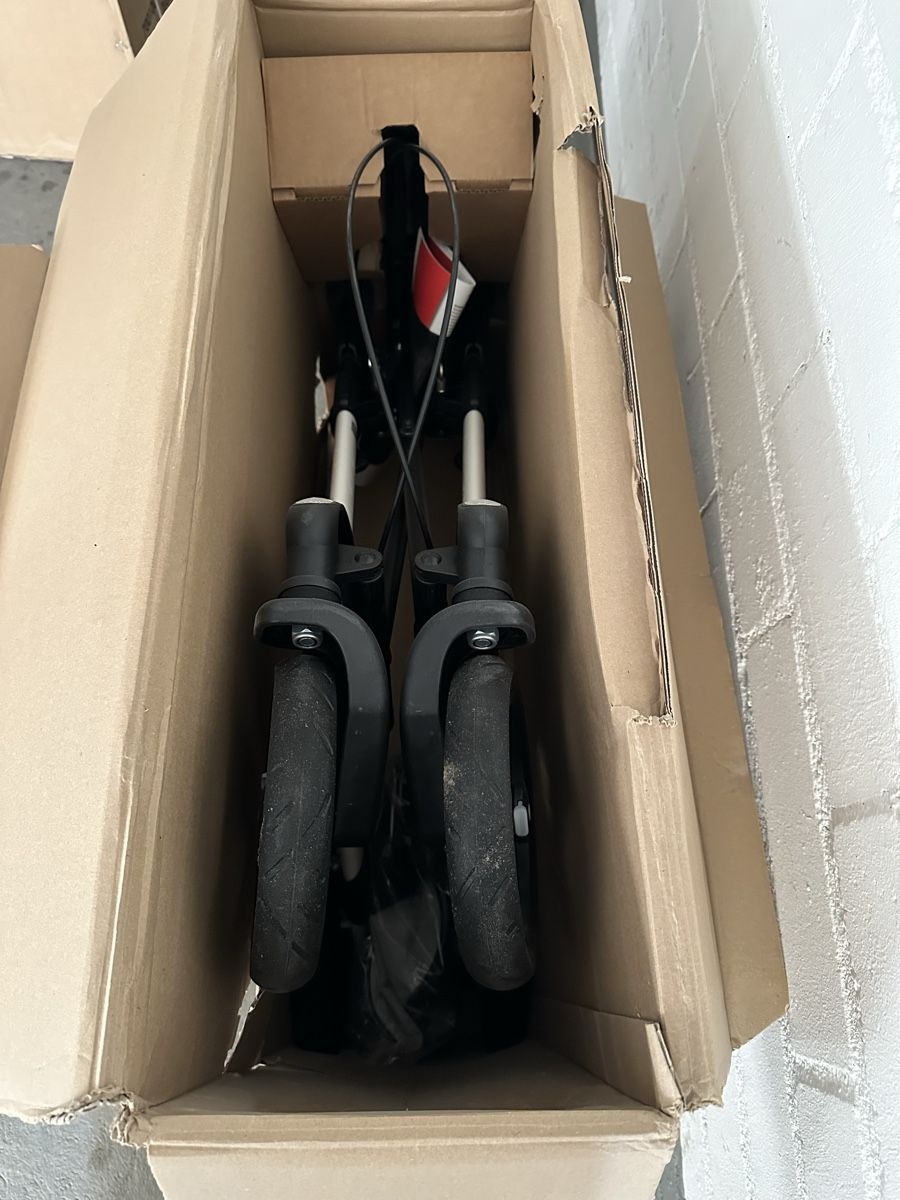 Ausili per la deambulazione: Rollator – Usato da Bützberg venduto da Chisco 3