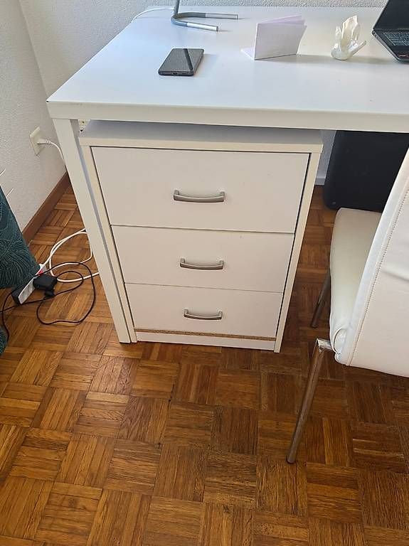 Lits: Ensemble de meubles chambre- 300 CHF – D'occasion à Marly par del_y5h7 4