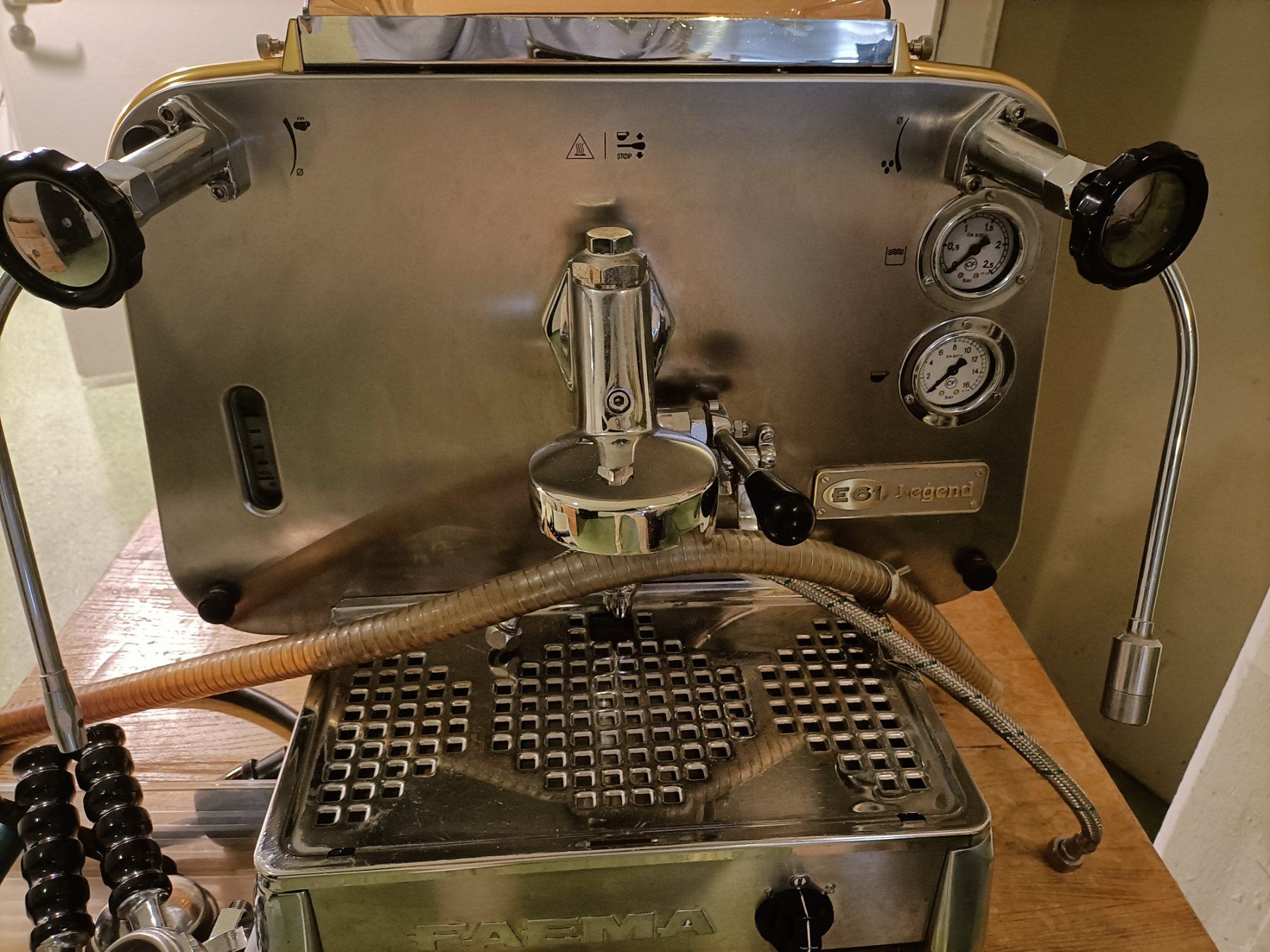 Faema Macchine per caffè & Macchine per espresso: Espresso Kaffeemaschine FAEMA 61 Gebraucht – Usato da Rotkreuz venduto da Dima8 3