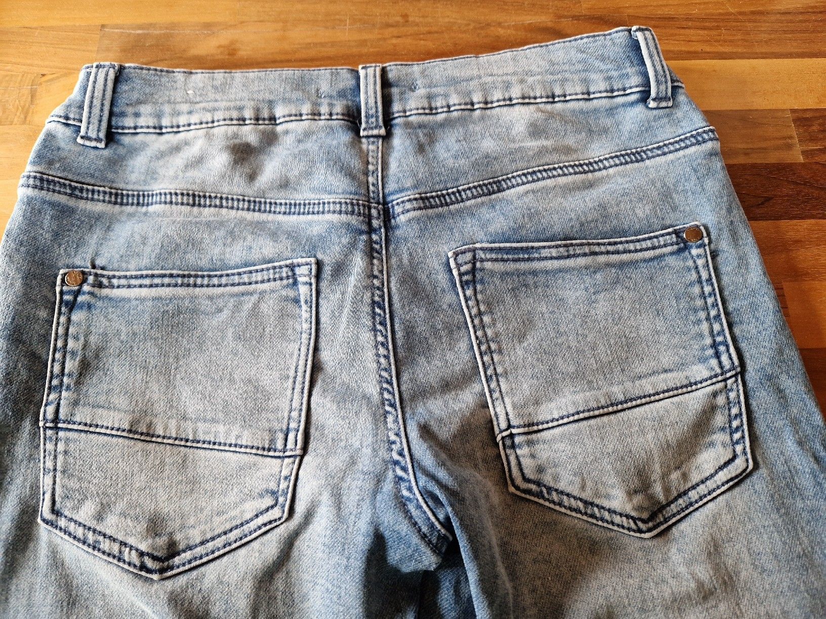 S.Oliver Pantaloni: Neue s.Oliver Jeans, hellblau, Gr. 158 regular mit Gummizug – Nuovo (secondo la descrizione) da Niederscherli venduto da 20sydney02 4