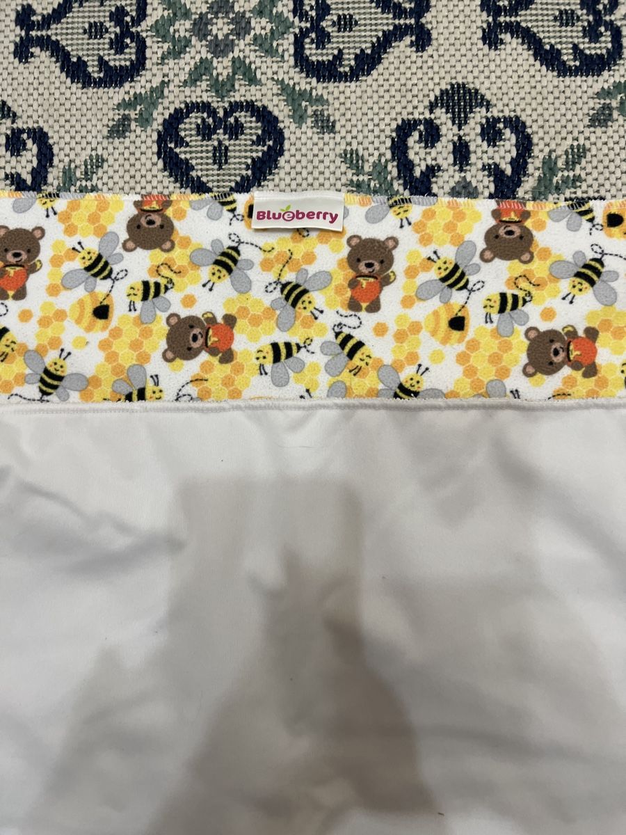 Tessuti: Blueberry Diapers Matratzenschutz – Usato da Wolfwil venduto da Vessie 1