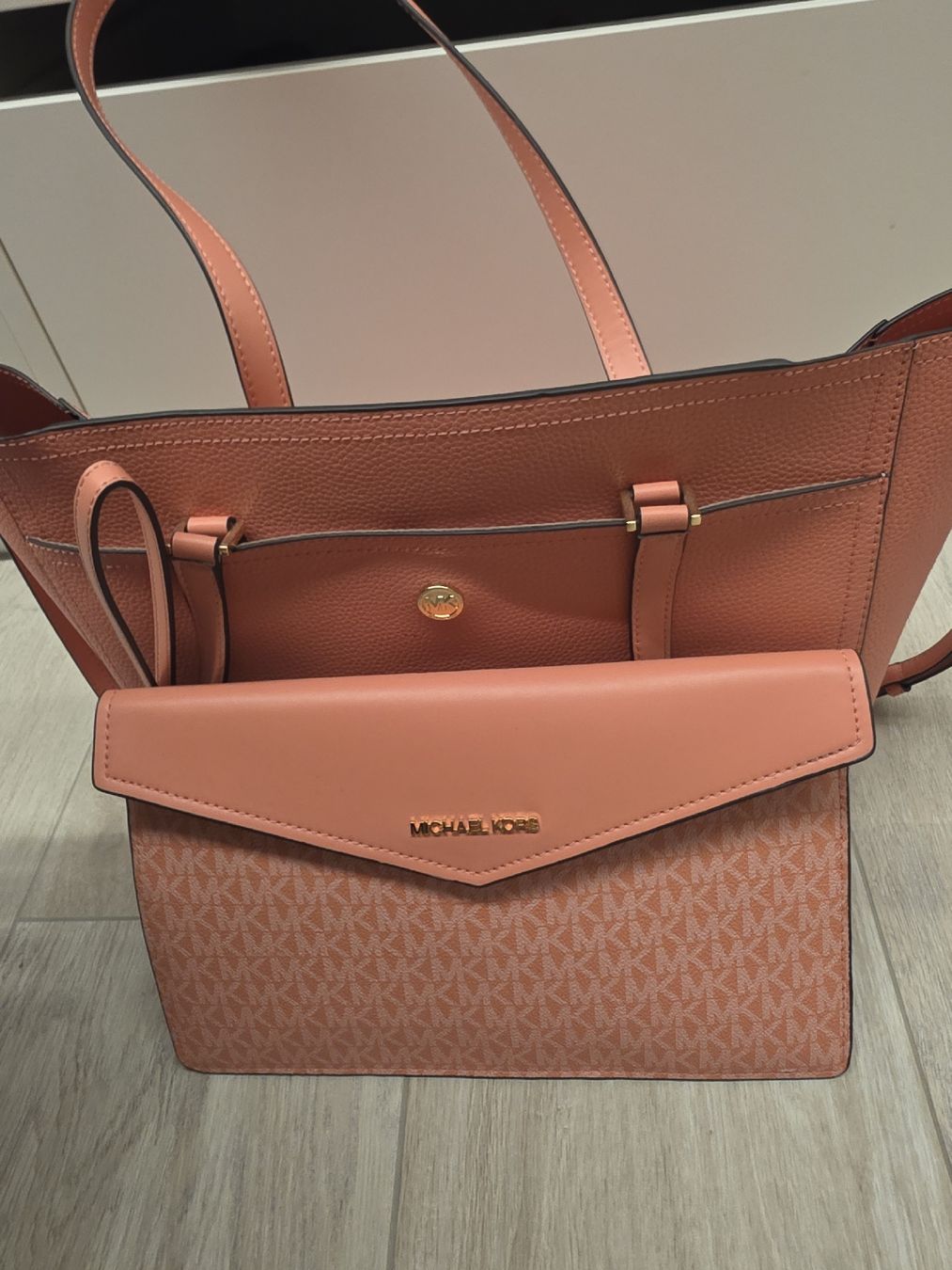 Michael Kors Taschen für Damen: Michael Kors Shooper coral – Neu (gemäss Beschreibung) aus Berg TG von lisboa.sky 3