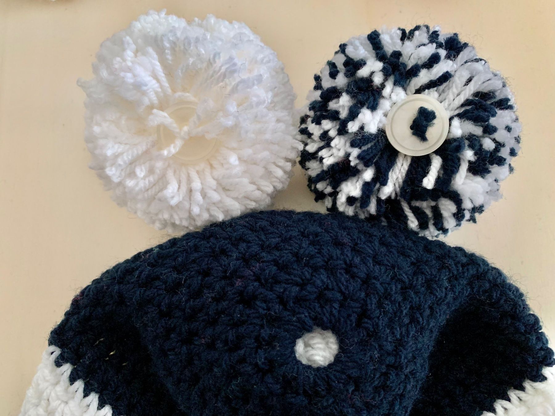 Altro abbigliamento per bambino: Kappe 3 in 1 mit oder ohne Bommel tragbar, Handarbeit – Nuovo e nell'imballaggio originale da Emmenbrücke venduto da swissmade-miracles 5