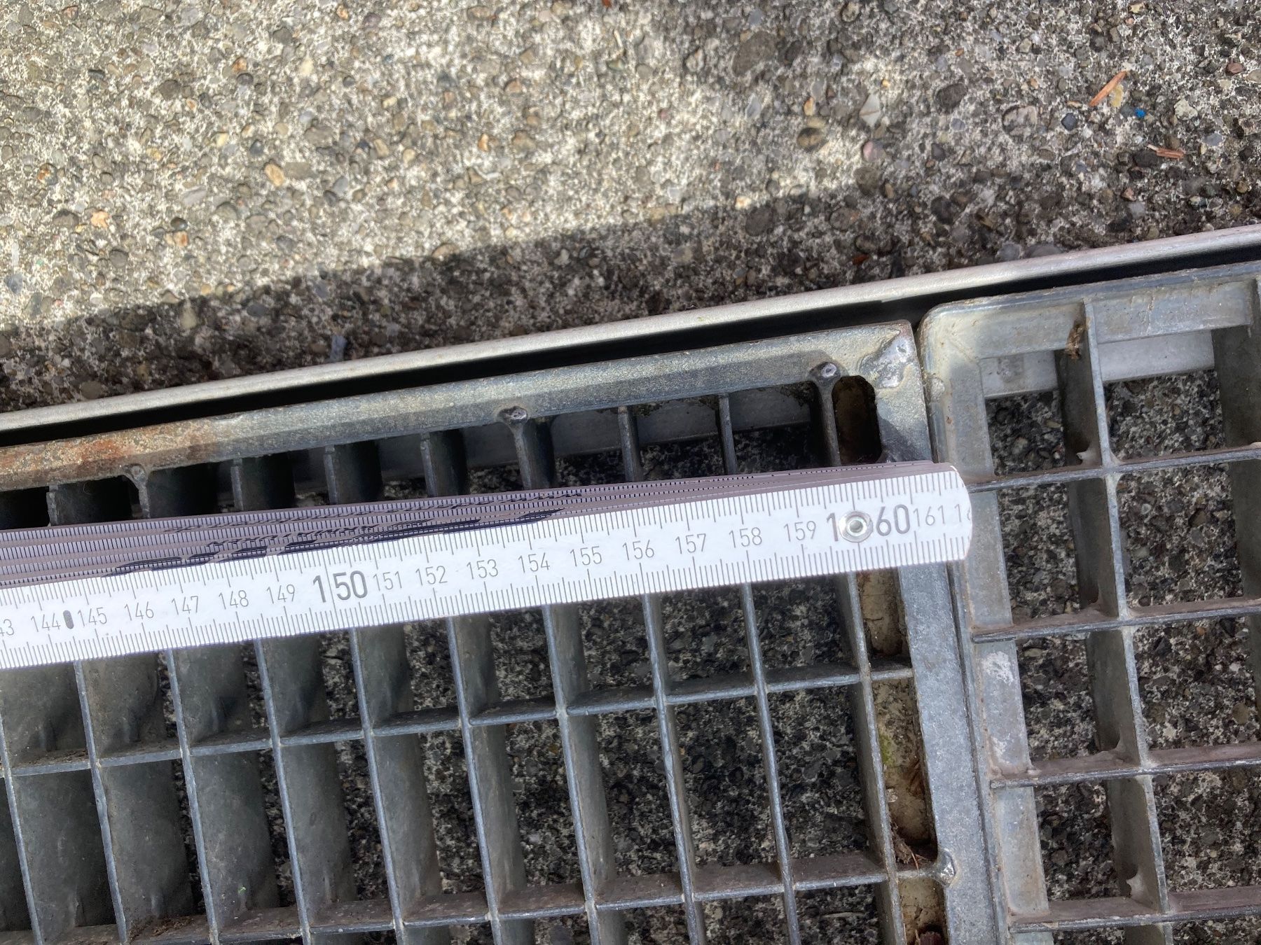 Griglie e Inferriate: Gitterrost Abdeckung 274cm Länge Breite 50cm – Usato da Dottikon venduto da Omiros87 3