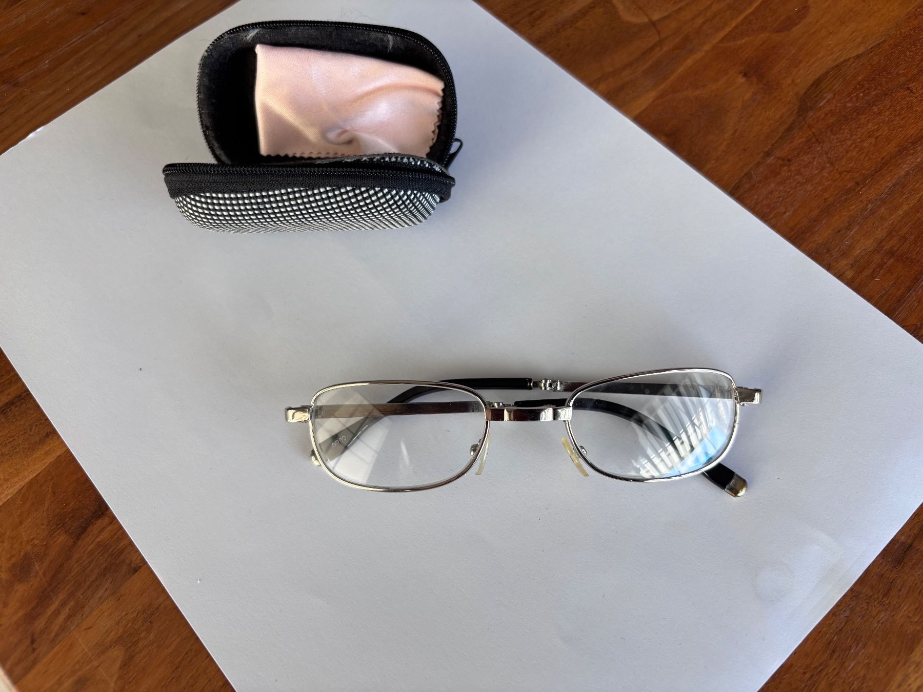 Occhiali & Lenti: Lesebrille zusammenklappbar in Etui – Usato da Balsthal venduto da Uroby