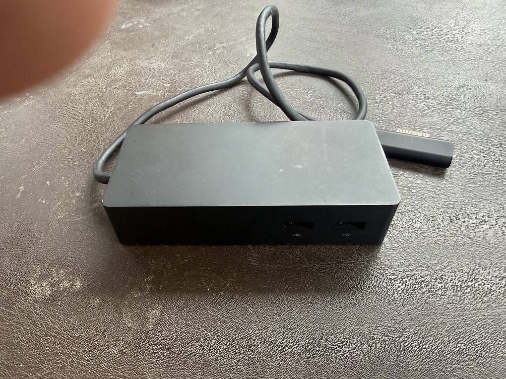 Microsoft Dockingstation: Microsoft Surface Dock  Station daccueil + 2 chargeurs – Gebraucht aus Bossonnens von Hoobba 1