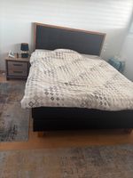 Boxspring bett mit Nachttisch