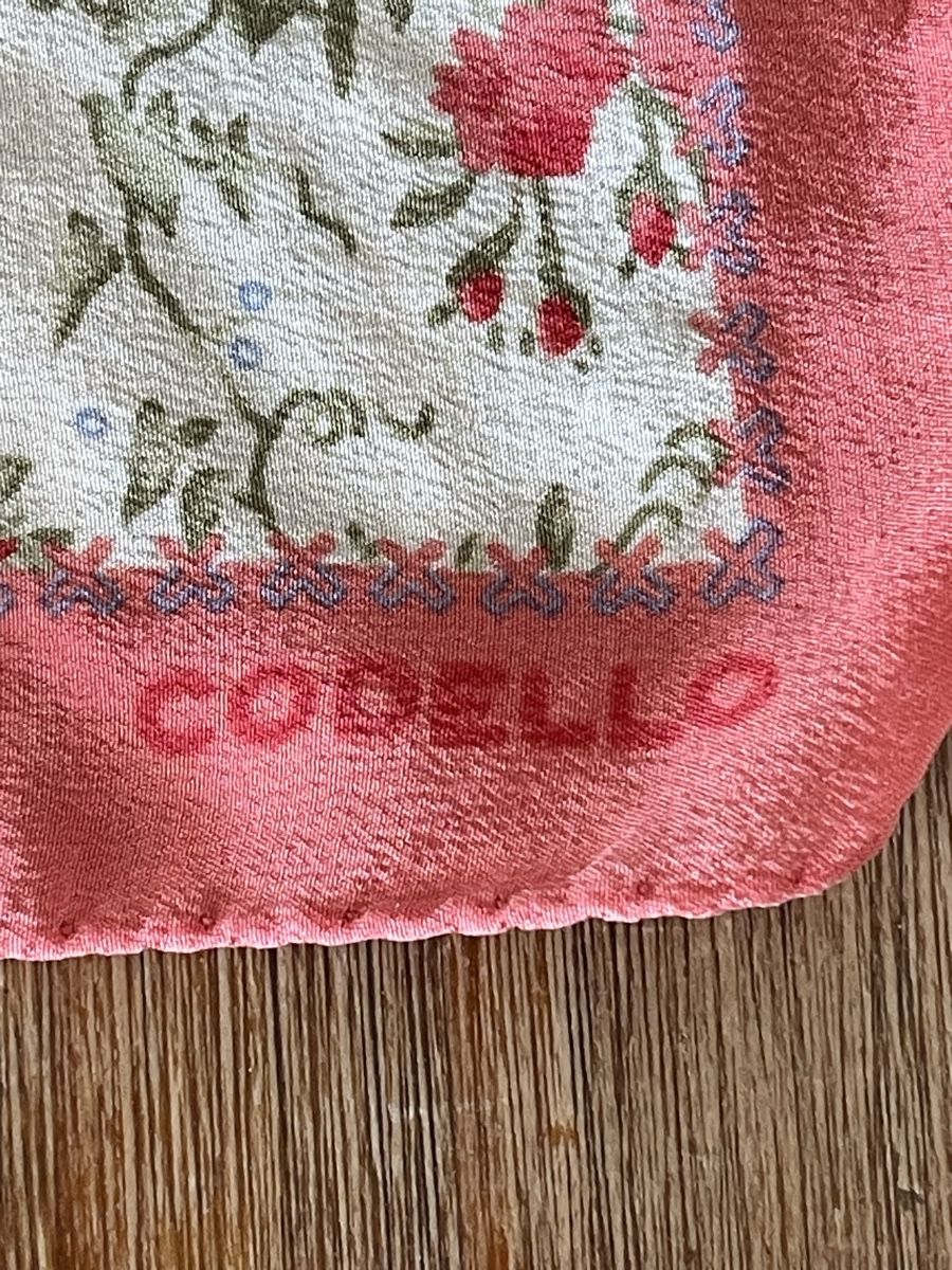 Codello Foulard & Sciarpe: Foulard Codello floral patchwork vintage rose corail soie – Usato da Kloten venduto da Vermicelles 1