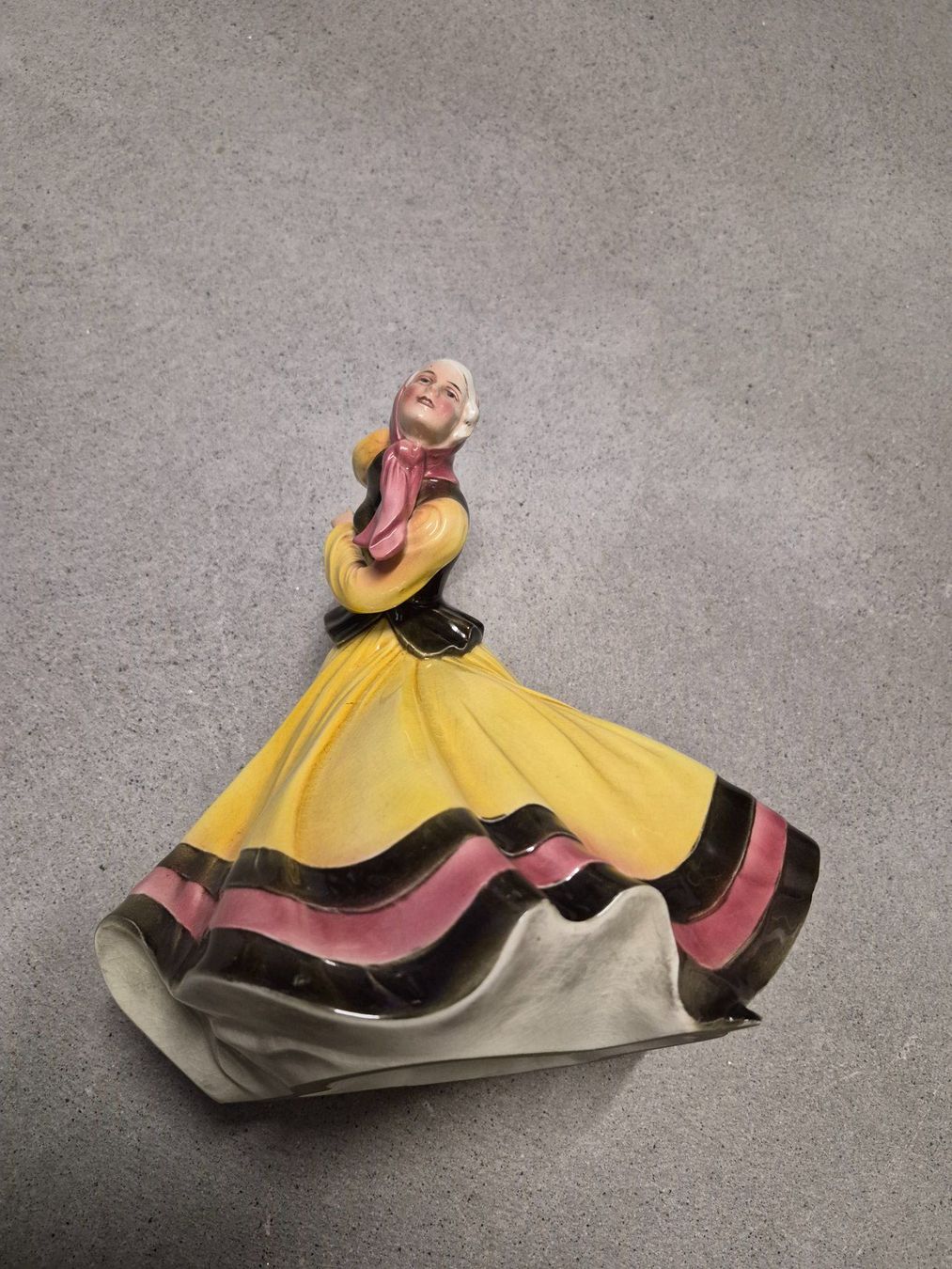 Statuette: Hertwig Katzhütte Figur Tänzerin – Usato da Derendingen venduto da BAK01 1
