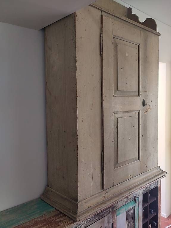 Cassettiere: Historische Holzkommode / Buffetschrank – Usato da Zürich venduto da Hoernli123 1