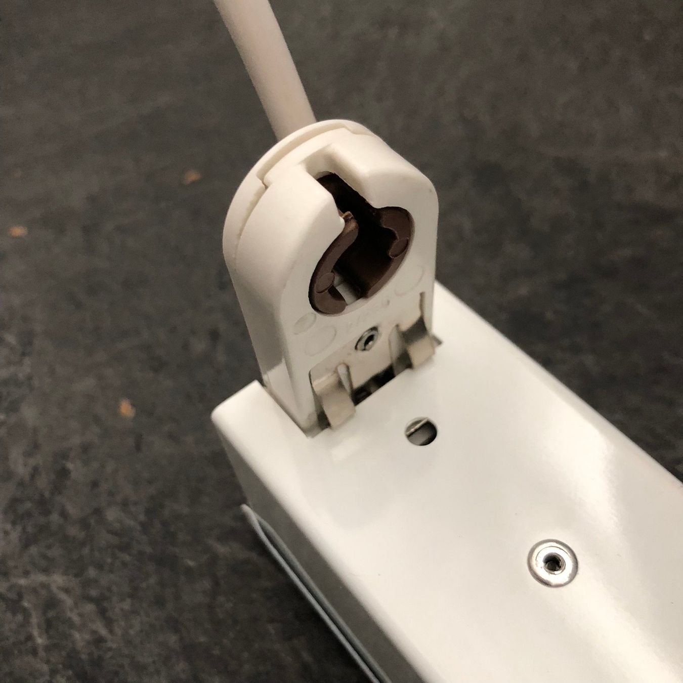 Lampade: FL-Armatur 2x15W Tandem – Usato da Hinterkappelen venduto da atomschnee 1