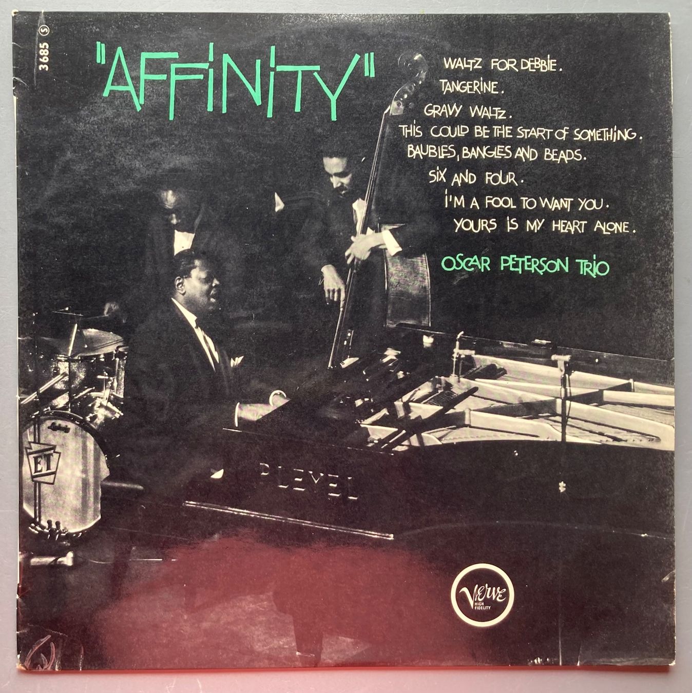 Vinyles: THE OSCAR PETERSON TRIO - AFFINITY – D'occasion à Poliez-Pittet par Newtown-Records