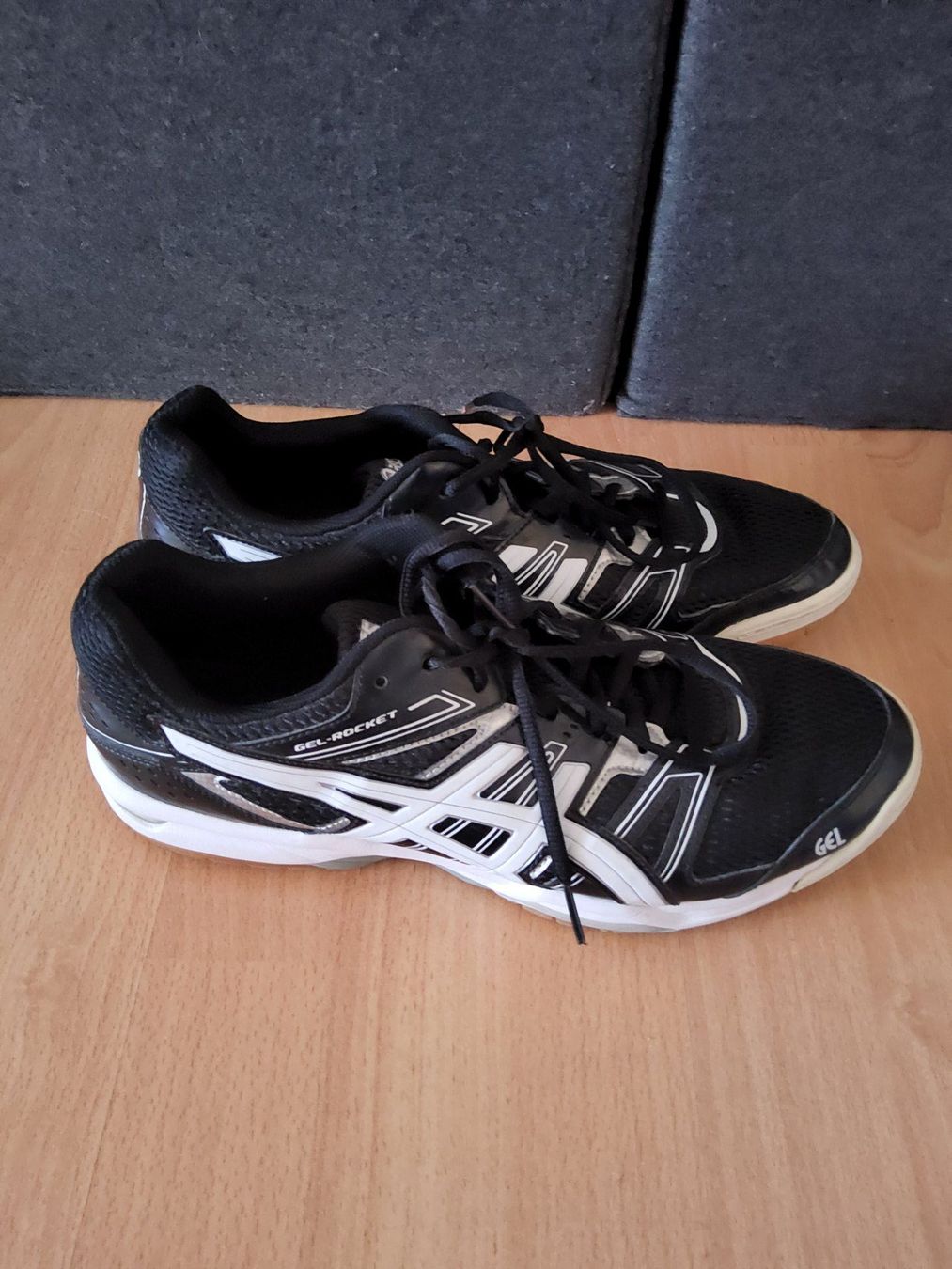 Asics Scarpe da uomo: Hallenschuhe Asics Gel Rocket Gr. 45 – Usato da Neuhausen am Rheinfall venduto da Alchimista