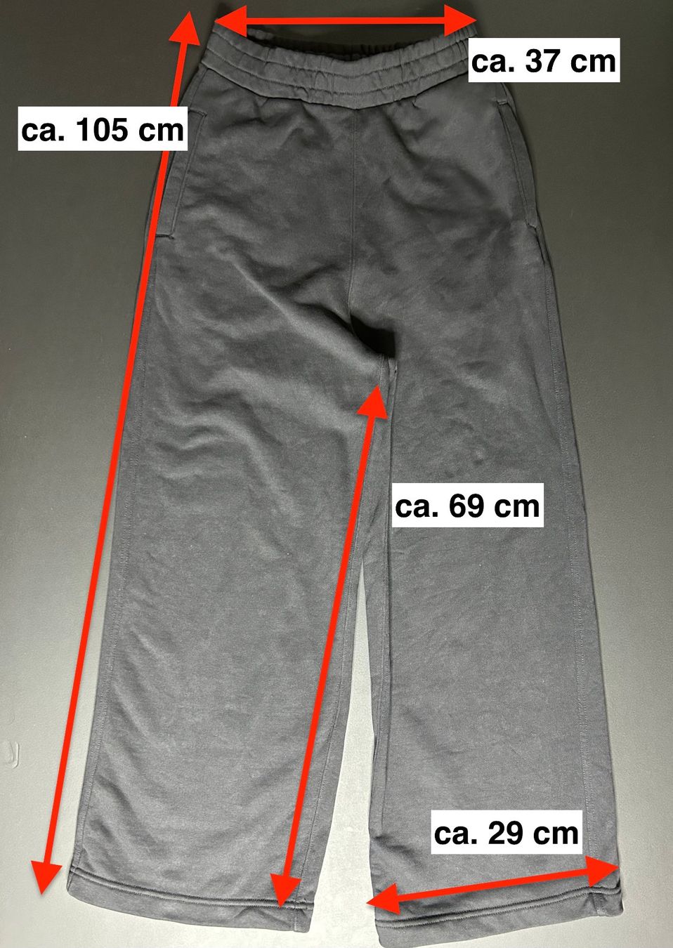 Weekday Pantaloni: WEEKDAY / Sweatpants (Gr. XS-S) – Usato da Dietlikon venduto da Mankai 7