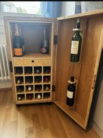 Weinbar aus alter gebrauchter Holztruhe