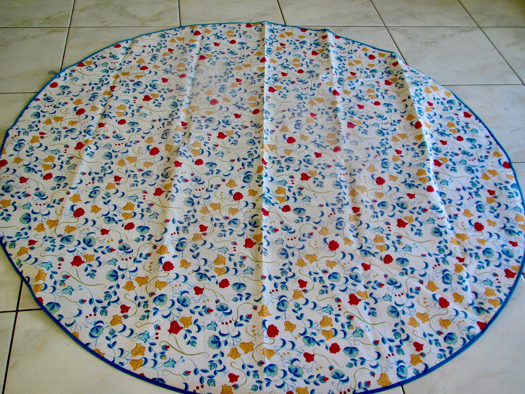 Altra biancheria da tavola: NAPPE MERADISO POUR TABLE RONDE – Usato da Murten venduto da Selliot